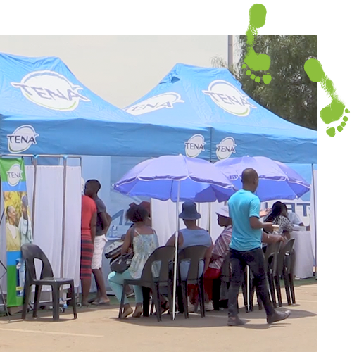 Άνθρωποι που επισκέπτονται τις κινητές κλινικές.  Άνθρωποι που επισκέπτονται τις κινητές κλινικές.